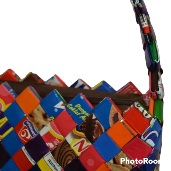 Like new Candy Wrapper purse. Recycled candy/gum wrapper - Picture 6 of 15